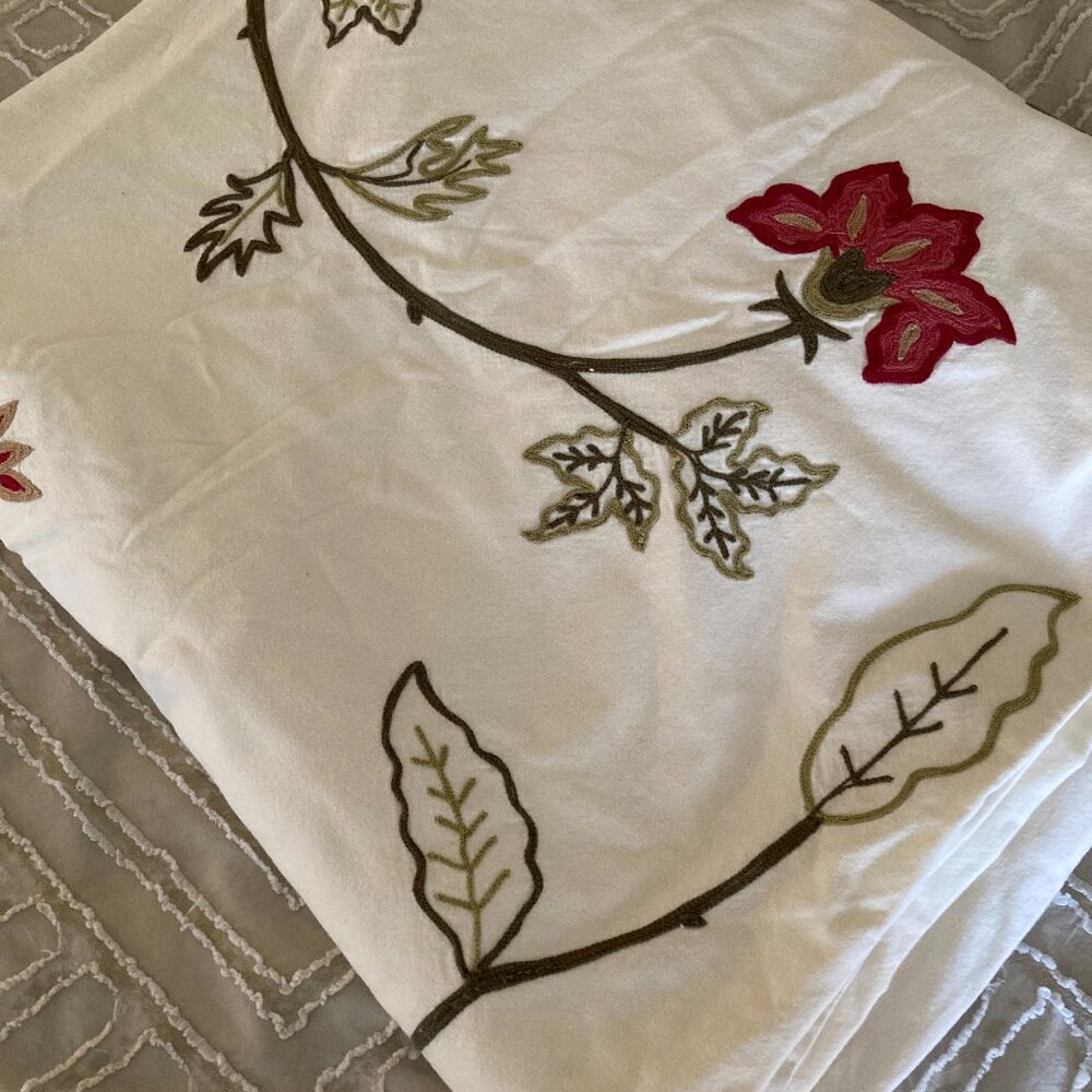 POTTERYBARN LINEN TONE  WITH EMBRODED FLOAL PATTERN DUVET